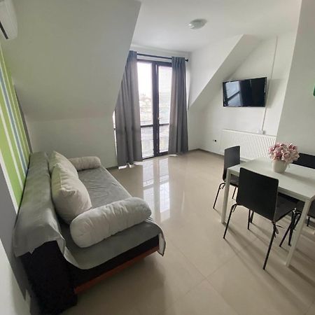 Lexy Family Apartman Hajdúszoboszló Buitenkant foto